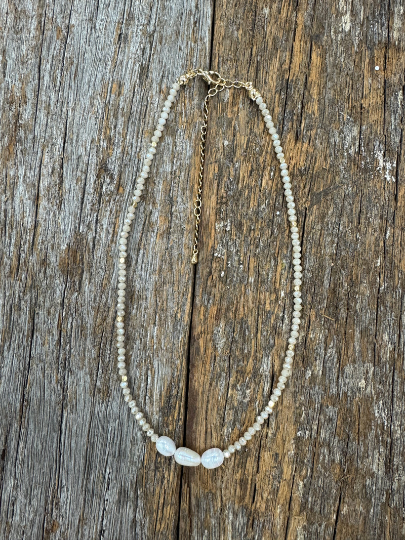 June Necklace - Beige & Pearl