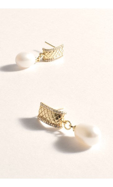 Earrings - Patterned Front Pearl Drop