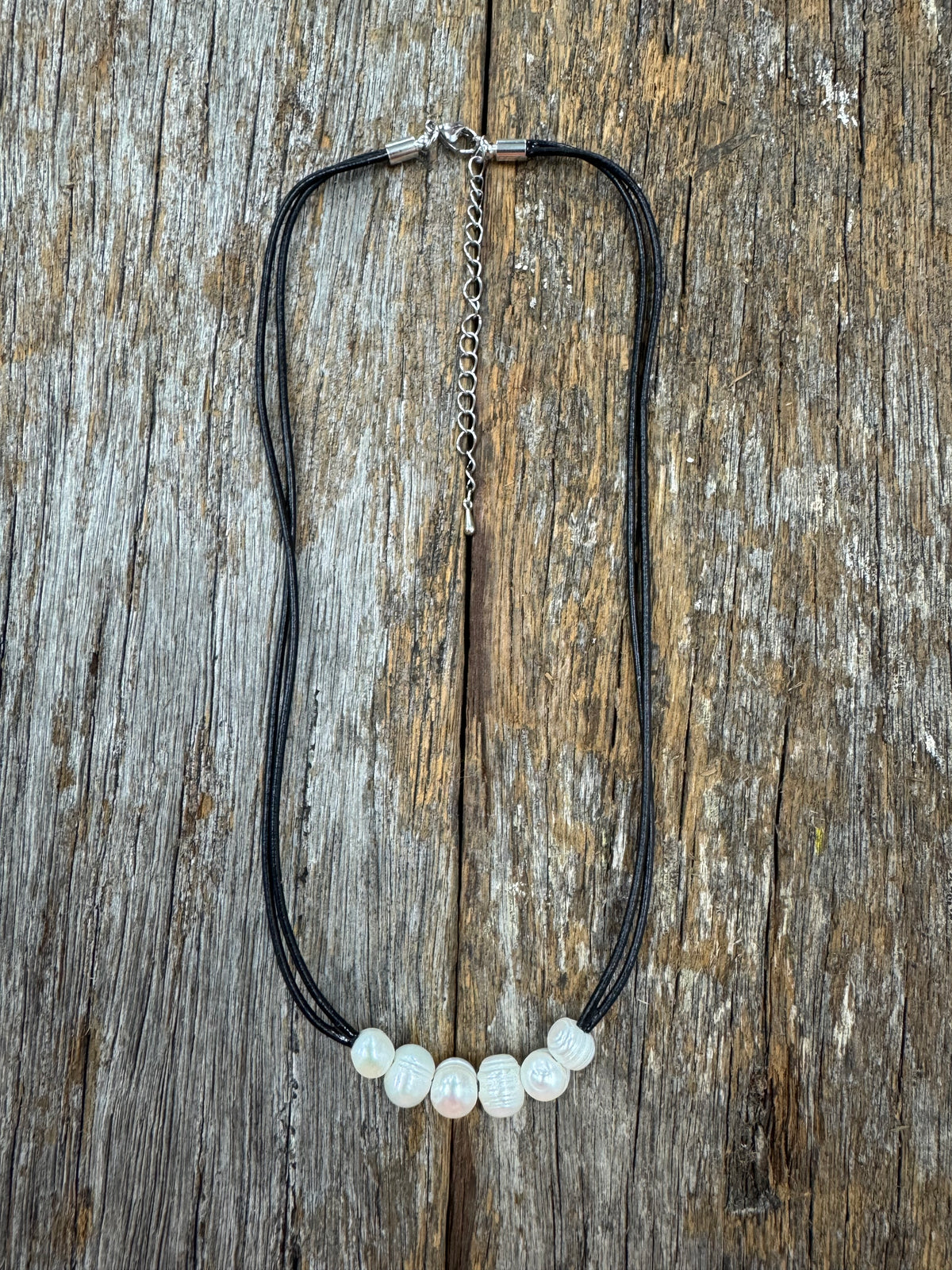 Dakota Necklace - Black & Pearl