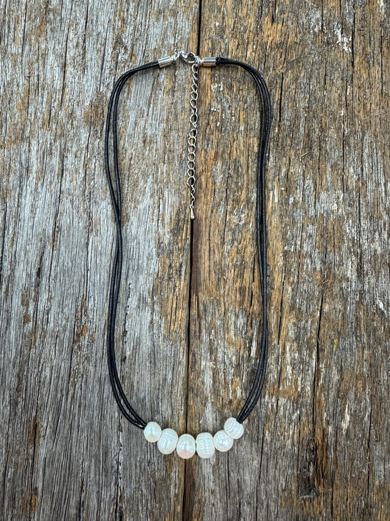 Dakota Necklace - Black & Pearl